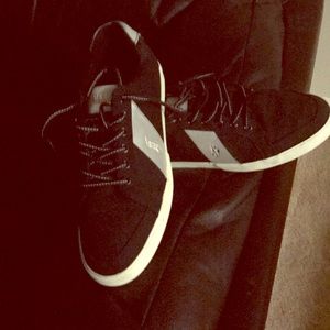 Polo sneakers that reflect